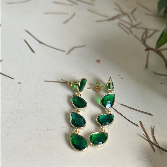 Emerald Quartz Gold 24 k electroplated earrings - Picture 2 of 5